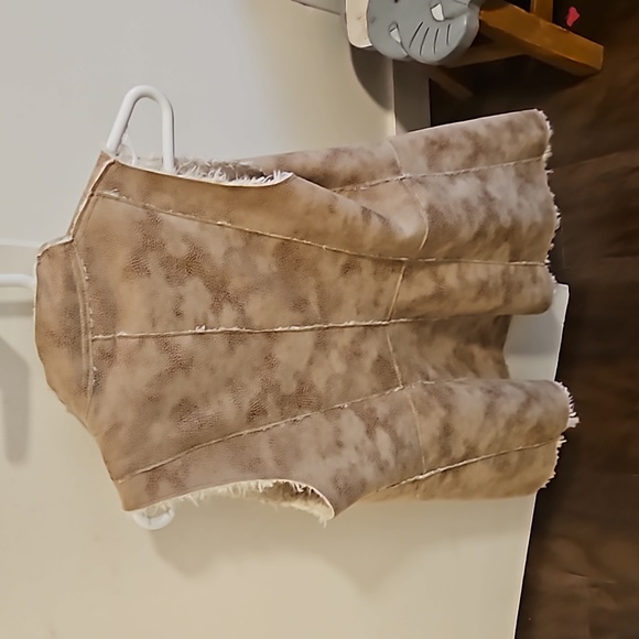 Vest - Picture 2 of 2